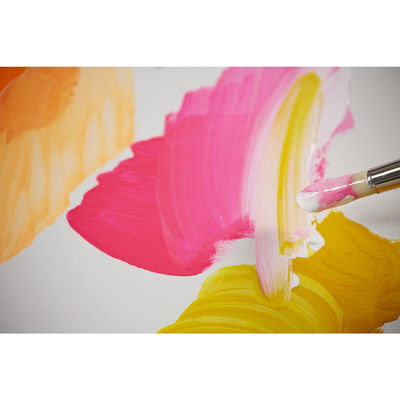 Penseldrag med blankt rosa, gult och orange blandat med Liquitex Gloss Medium
