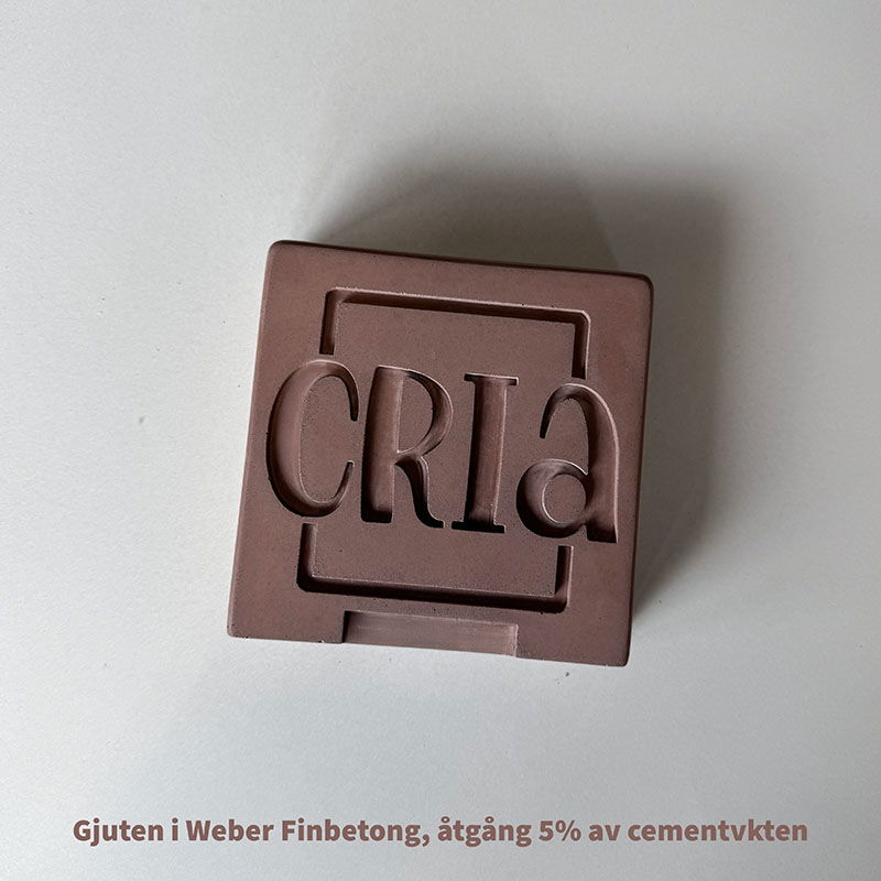 Brunt färgpigment till betong blandat i Weber Finbetong. Färgar betongen brun.