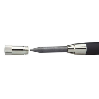 Närbild på vässat 5,2 mm grafitstift och avtagbar stiftvässare