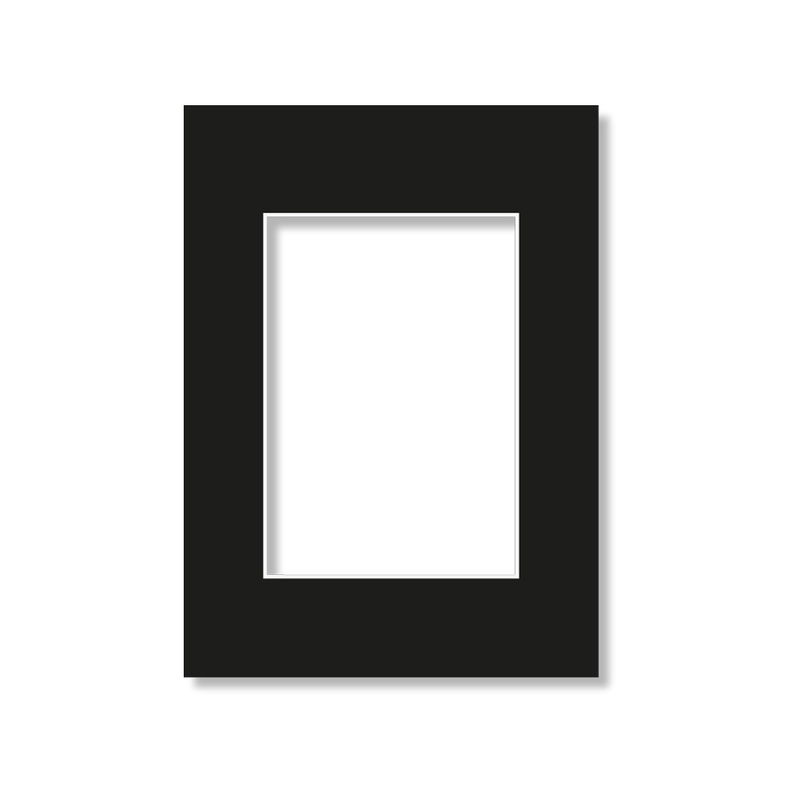 Svart standardpassepartout i format 29,7x42 cm med rektangulär öppning