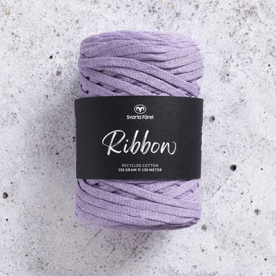 Ribbon Blandgarn, tubgarn, i färgen Violet Tulle från Svarta fåret