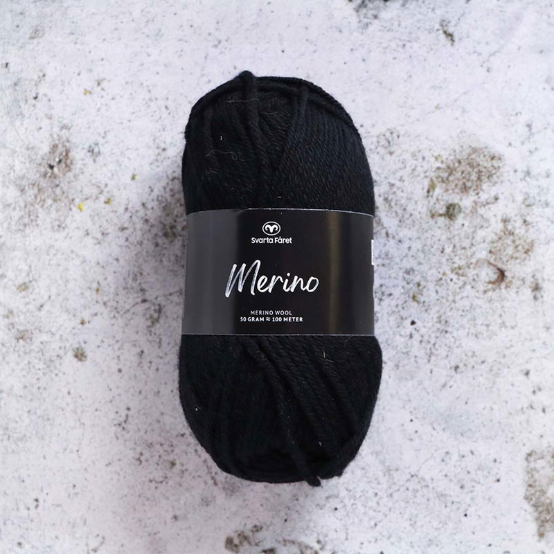 Svarta Fåret Merinogarn Pitch Black 50 g nystan av mjuk merinoull