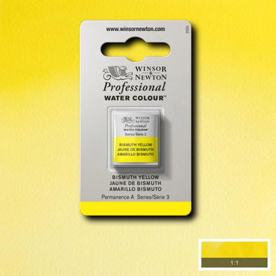 Winsor & Newton Professional Water Colour Bismuth Yellow i halvkopp som visas mot målad bakgrund i samma färg.