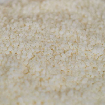 Blekt bivax i pelletsform