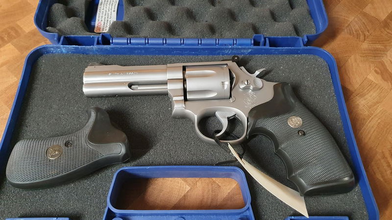 Smith & Wesson 686 4" Security Special .357 mag