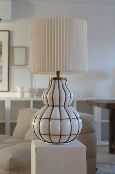 Beatrice Lampfot Glas 50 Vit/Mässing m. Carolin plisserad lampskärm