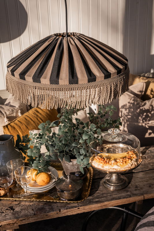 Capri taklampa 50 taupe/svart frans