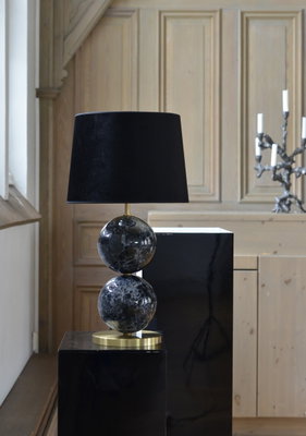 Bordslampa i mässing och marmor