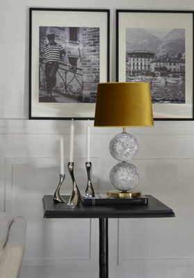 Bordslampa i vit marmor och mässing - Lyxig detalj till inredningen