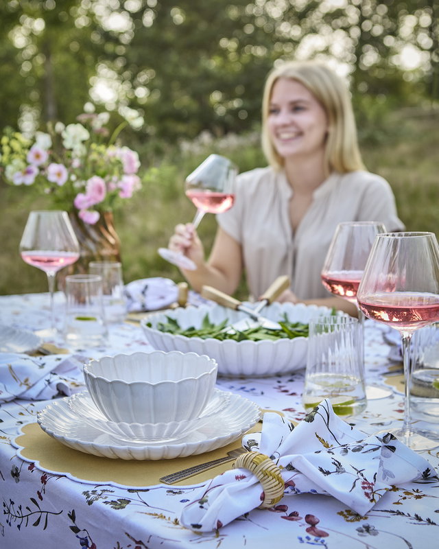 Flora Tallriksunderlägg och Hulda servis