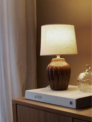 Bordslampa för fönster och sidobord i vardagsrum
