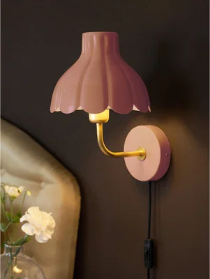 Rosa/Guldig Vägglampa inspirerad av blommor