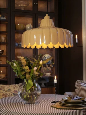 Gul retro taklampa