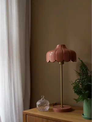 Rosa och guld bordslampa med blom-design