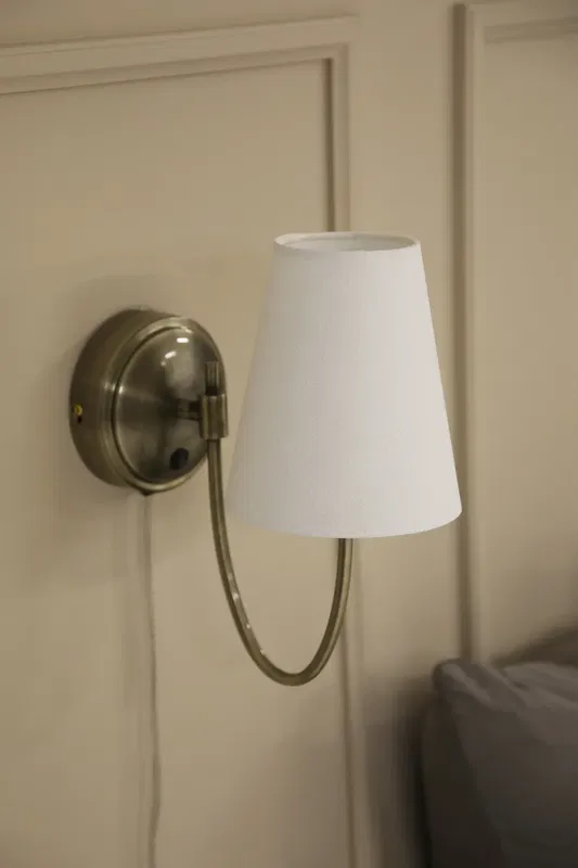 Amar Vägglampa Offwhite/Antikmässing