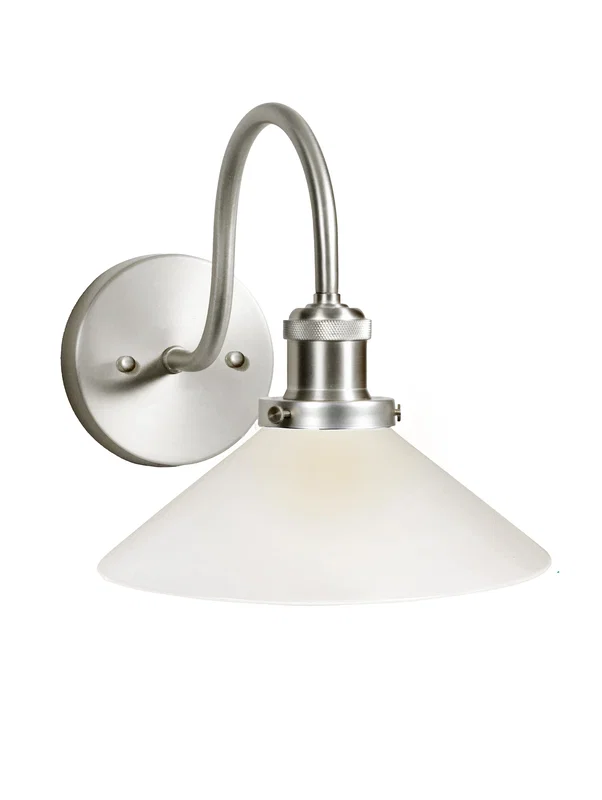 August Vägglampa IP23 Krom/Opal