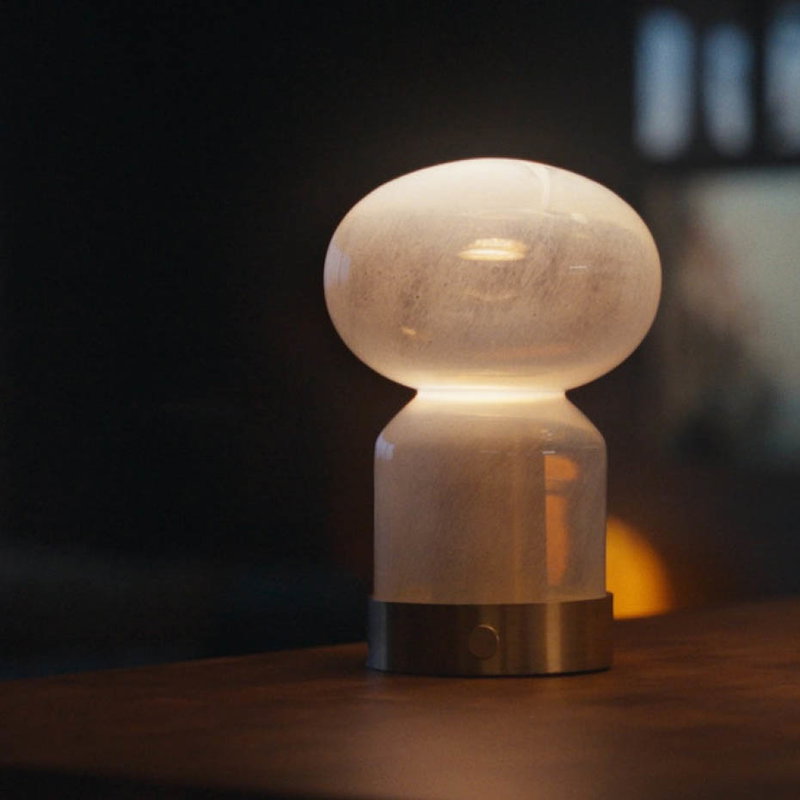 Vacker portabel bordslampa i exklusiv design