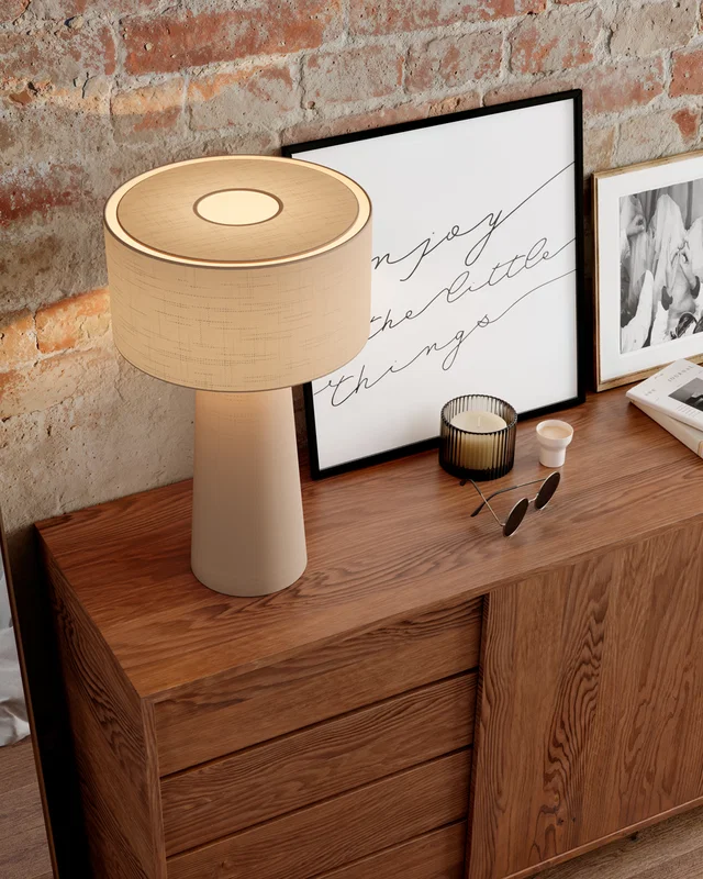Trendig bordslampa i beige linnetyg