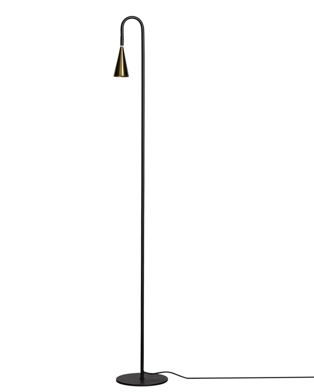 Läsgolvlampa bredvid fåtölj eller soffa