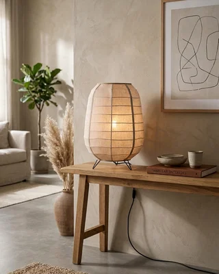 Skandinavisk bordslampa i linne och trä