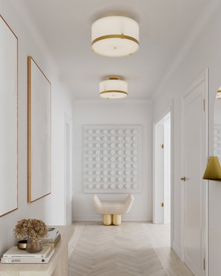 Elegant plafond i glas och mässing i hall