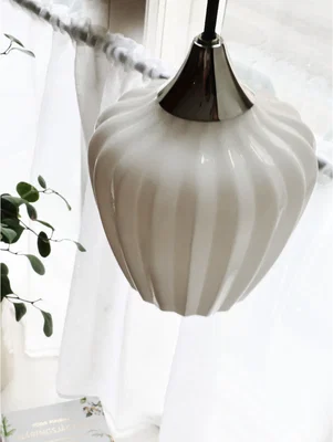 Vit fönsterlampa i glas från pr home