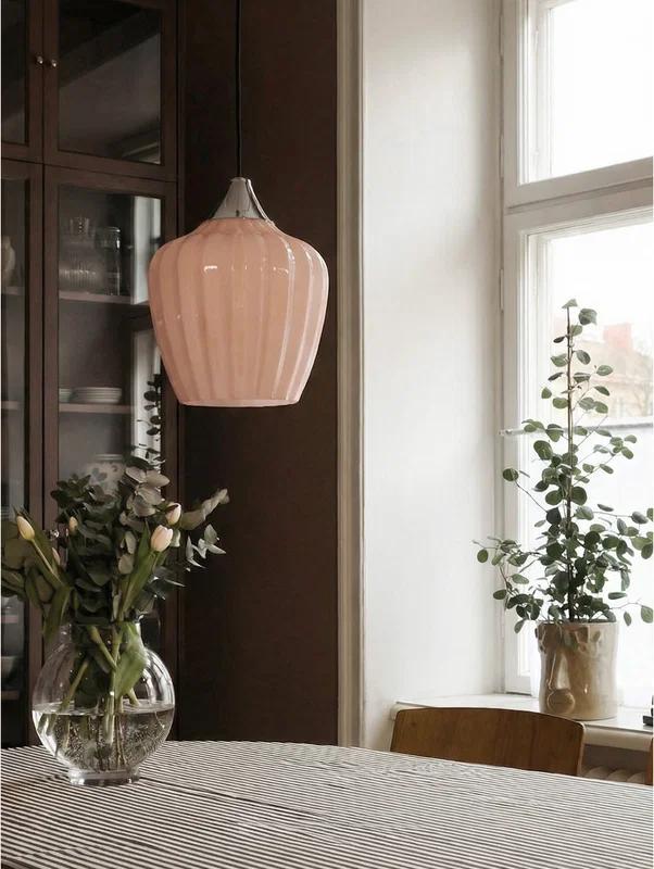 Aprikosfärgad taklampa i glas