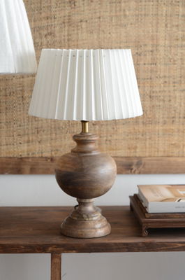 Clark Lampfot med Carolin plisserad lampskärm