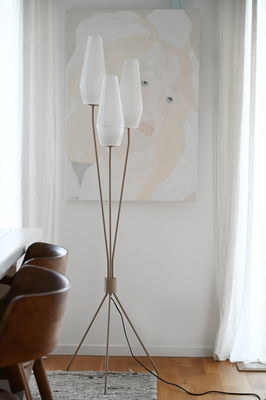 Ljusdal Tripod Golvlampa med Astrid Stilskärmar