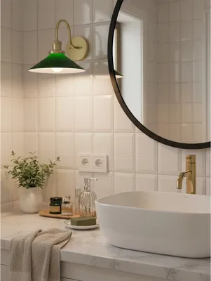 August Vägglampa IP23 Mässing/Grön