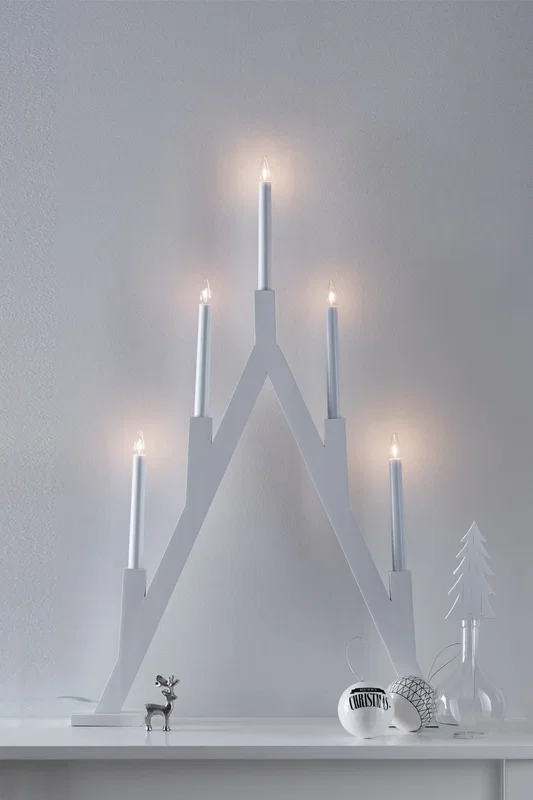 Raka ljusstakar med klassisk design