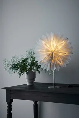 Grå julstjärna på lampfot