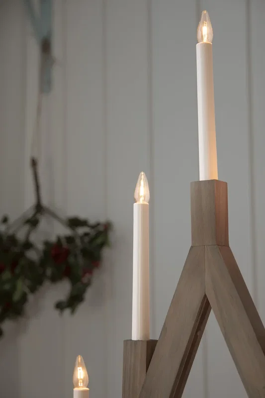 Adventsljusstakar i gediget betsat trä