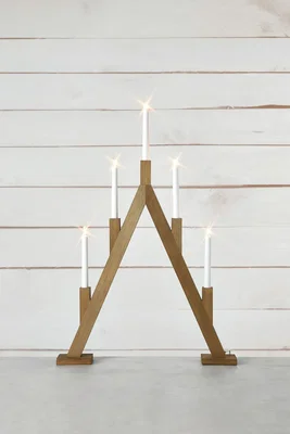 Adventsljusstakar i gediget betsat trä