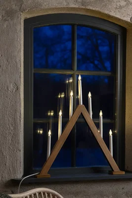 Ljusstake i ljusbrunt trä