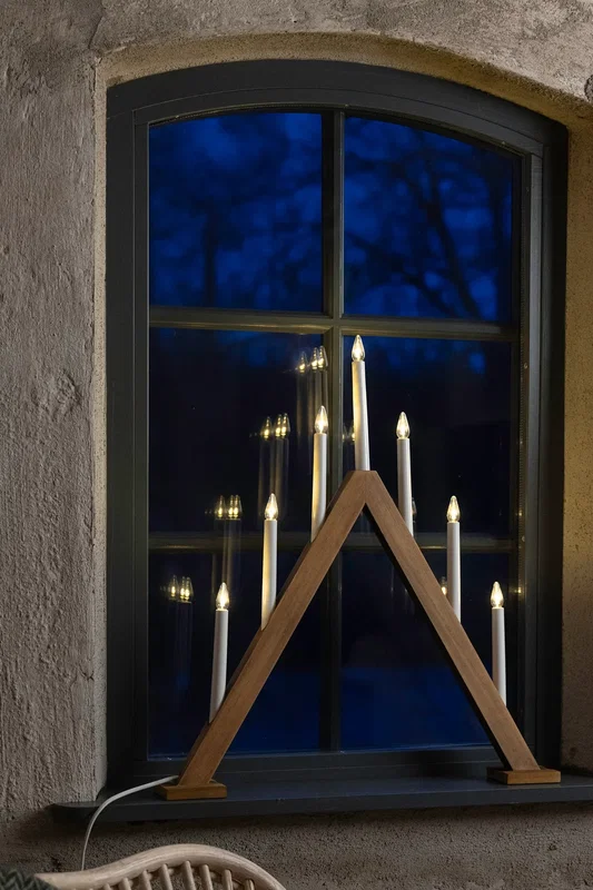 Ljusstake i ljusbrunt trä
