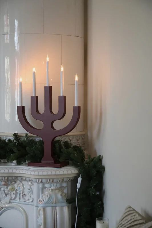 Röda adventsljusstakar