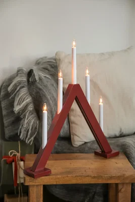 Röda moderna adventsljusstakar