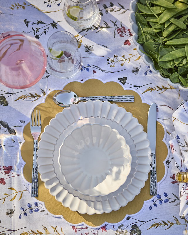 Flora Tallriksunderlägg och Hulda servis