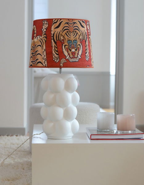 Tiger skärmar rund terrakotta
