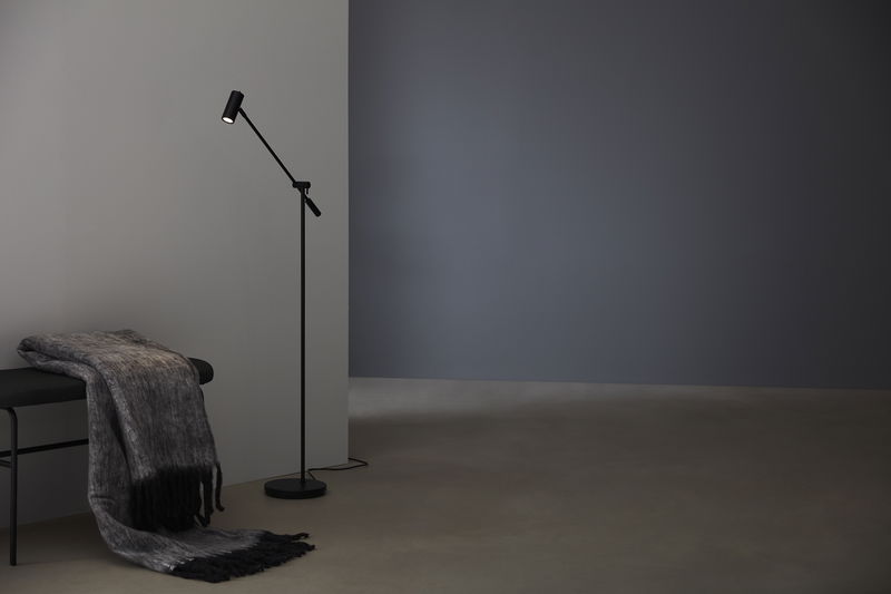 Cato LED Golvlampa Dimbar Svart