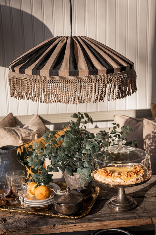 Capri taklampa 50 taupe/svart frans