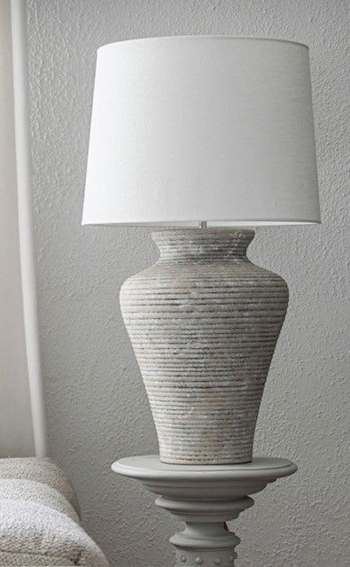 Camelia Bordlampa Old concrete