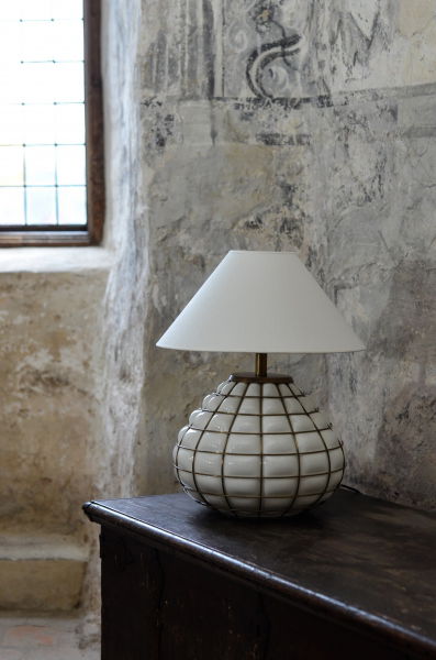 Gloria Lampfot Glas 42 Vit/Mässing m. Carolin kon lampskärm