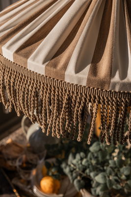 Capri taklampa 50 taupe/vit frans