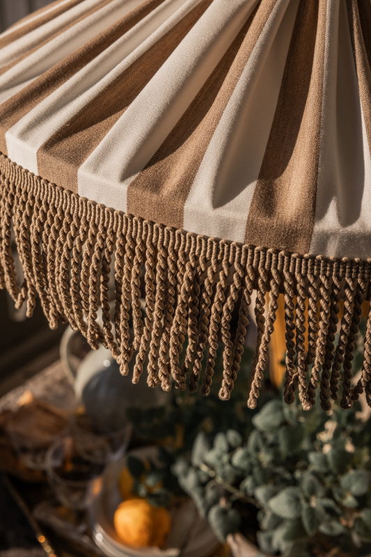 Capri taklampa 50 taupe/vit frans