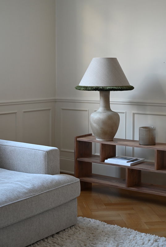 Carolin Skärmar Vit/Grön Frans med Dilbar lampfot