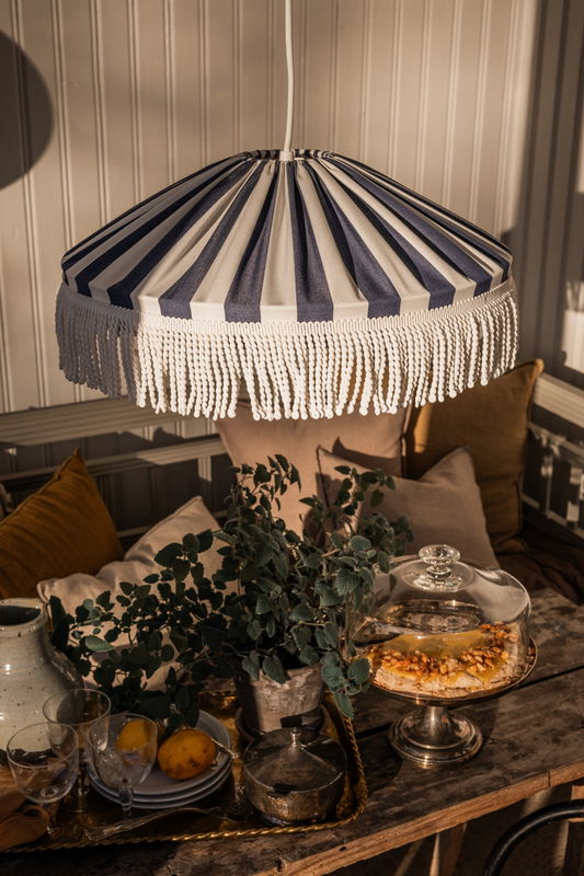 Capri taklampa 50 blå/vit frans