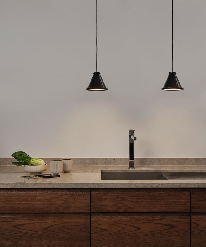 Belle Taklampa D15 Svart