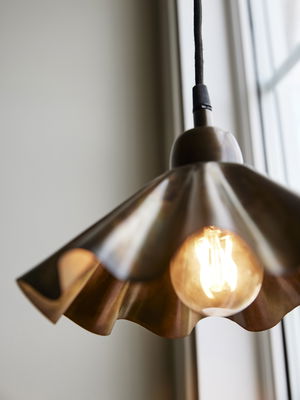 Aira fönsterlampa 25 mässing